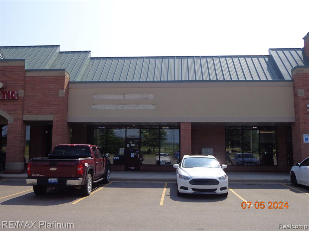 1818 N OLD US 23, Howell, MI 48843