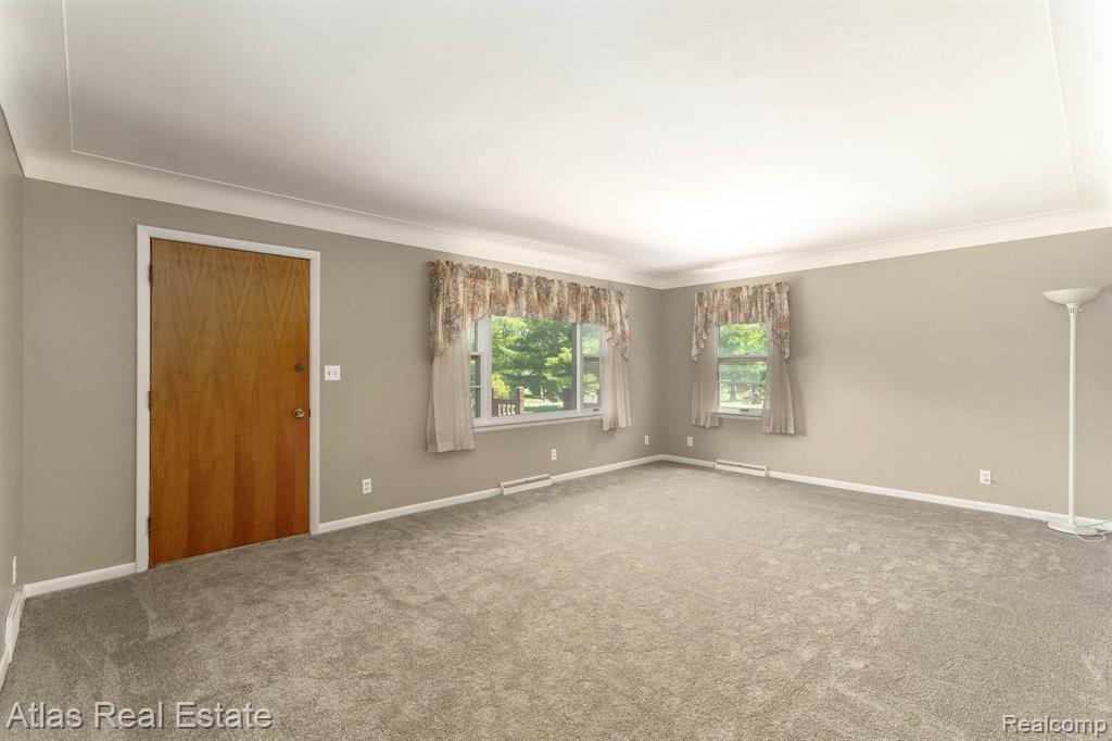 9450 HOGAN Road, Fenton, MI 48430 — Photo 10