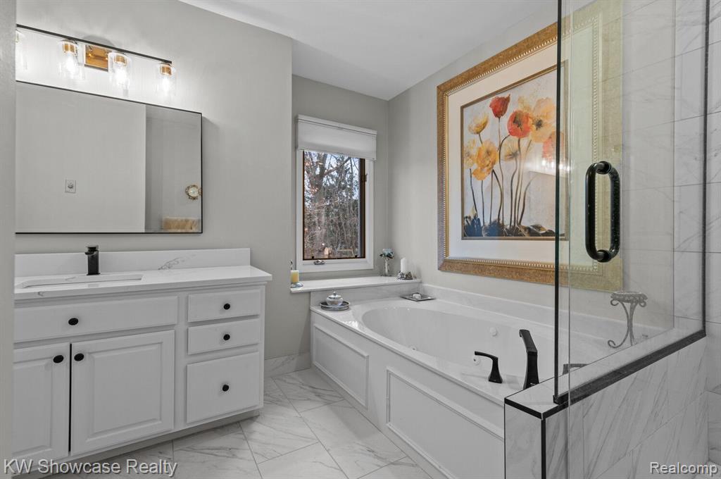 5294 BRIDGE Trail E, Commerce Twp, MI 48382 — Photo 21