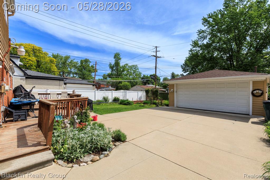 430 N Batchewana Street, Clawson, MI — Photo 30