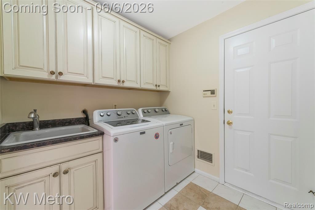 7348 Meadowridge Circle, West Bloomfield, MI — Photo 22