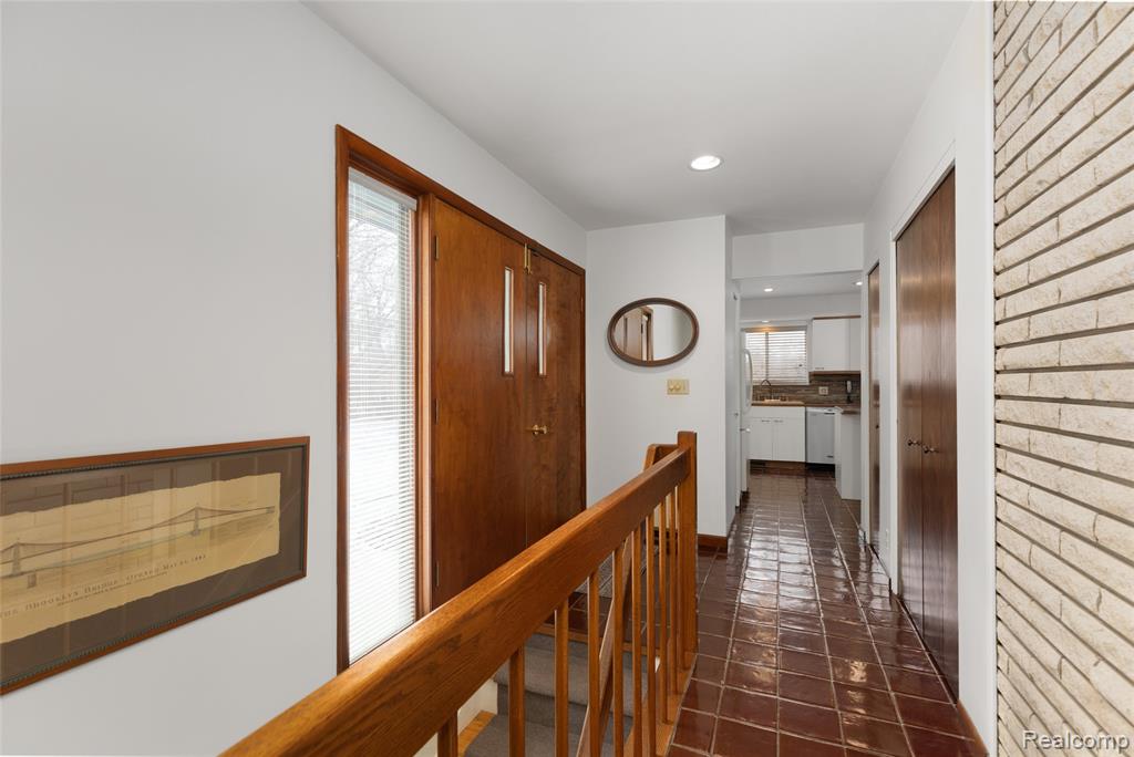 9801 Gibbs Road, Clarkston, MI 48348 — Photo 14