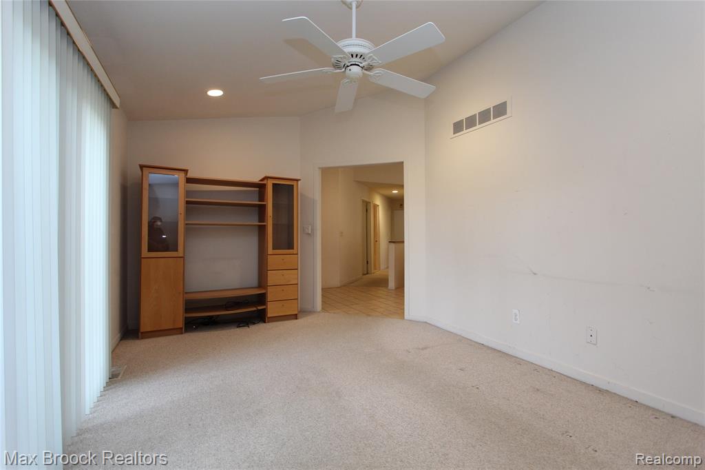 4029 Foxpointe Drive, West Bloomfield, MI 48323 — Photo 18