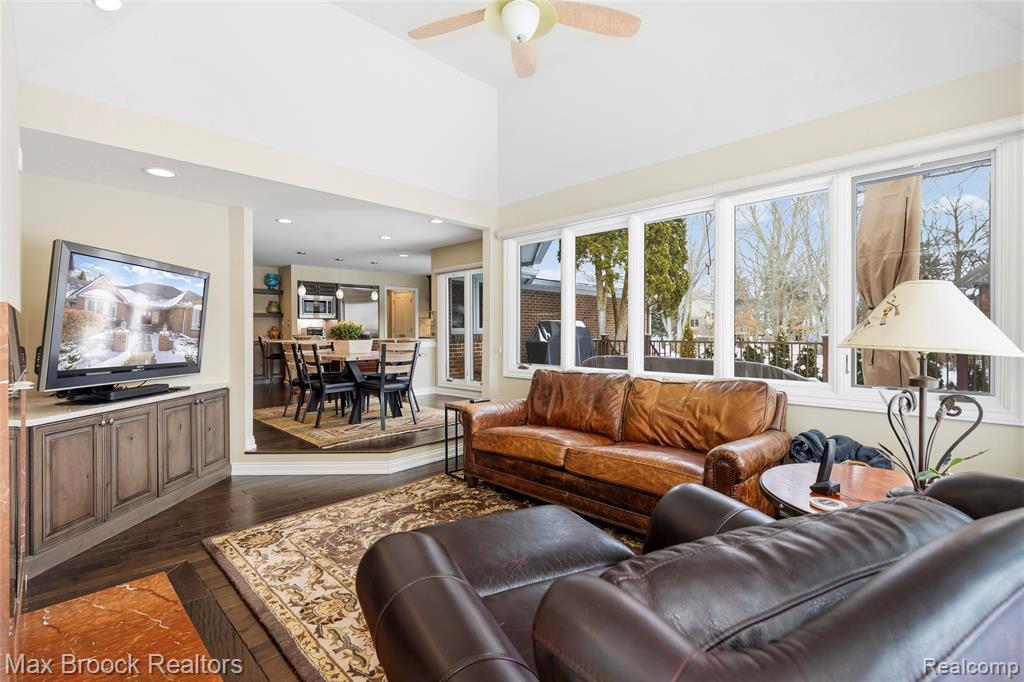 5867 BRAVO COURT, Orchard Lake Village, MI 48324 — Photo 32