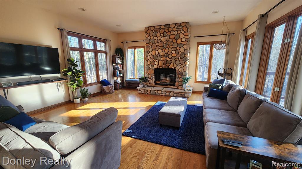 3239 HILLVIEW Drive, Metamora, MI 48455 — Photo 6