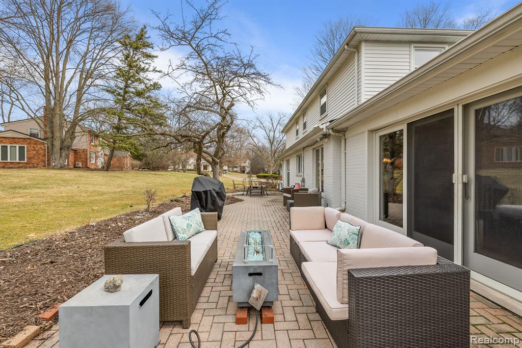 4366 Ardmore Drive, Bloomfield Hills, MI 48302 — Photo 46