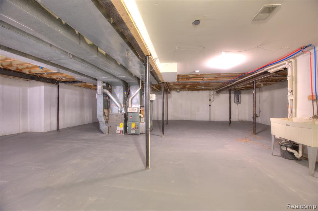 6460 Charles Drive, West Bloomfield, MI — Photo 48