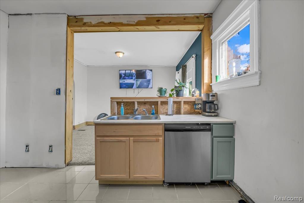 9390 Emmons, Detroit, MI 48214 — Photo 14