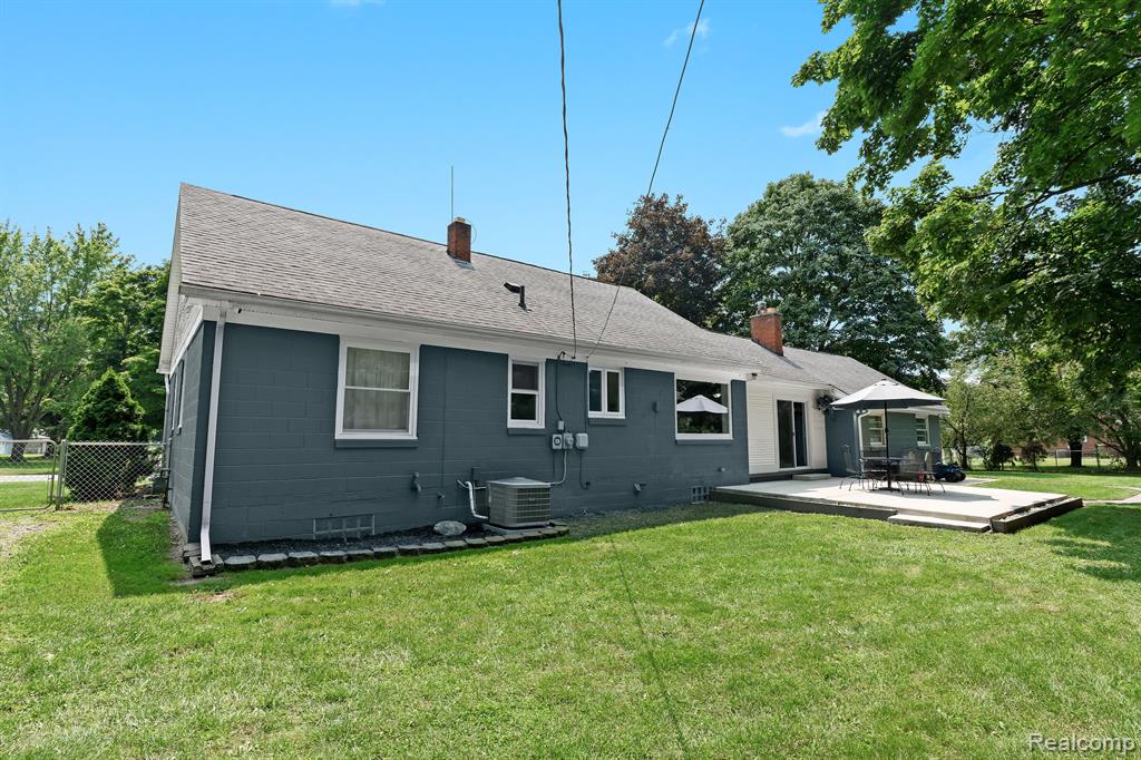 23205 HOLLWEG Street, Armada, MI — Photo 7