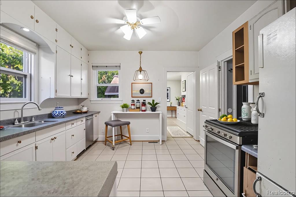 620 E 2ND Street, Flint, MI 48503 — Photo 17