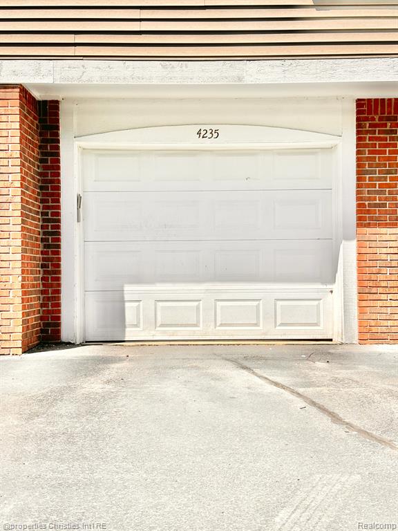 4235 BERKSHIRE Drive, Sterling Heights, MI 48314 — Photo 25