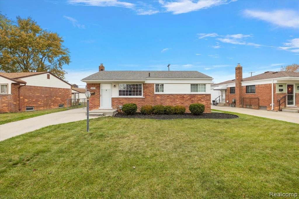 18053 S Wind Drive, Fraser, MI 48026 — Photo 2