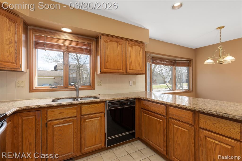 45105 Dunbarton Drive, Novi, MI — Photo 13