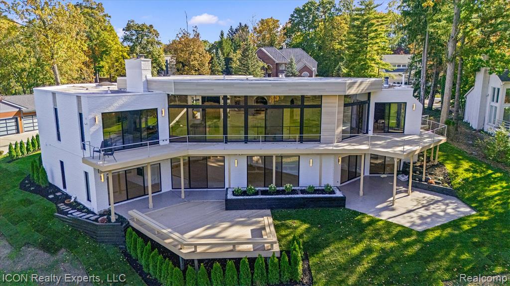 1972 Sherwood Glen, Bloomfield Hills, MI 48302