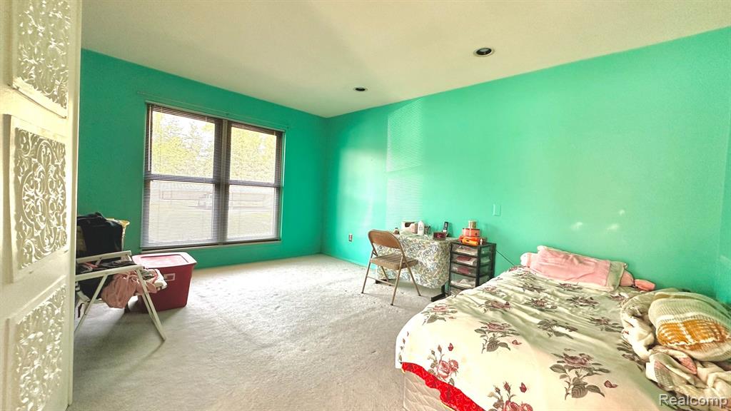 2751 ROUNDTREE Drive, Troy, MI 48083 — Photo 13