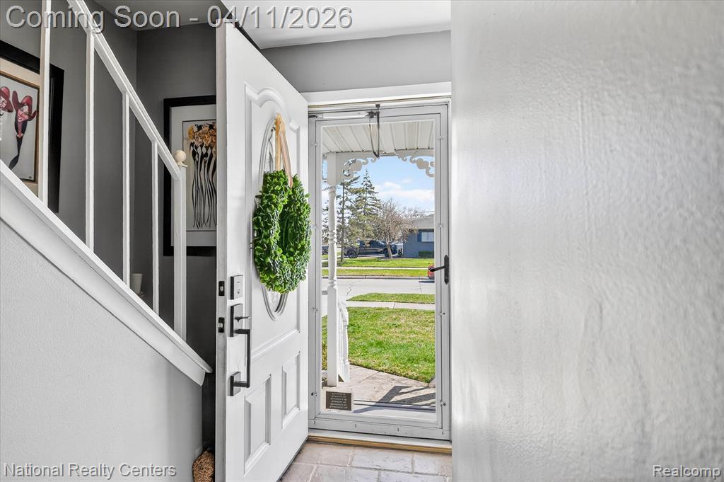 594 Worchester Street, Westland, MI 48186 — Photo 6