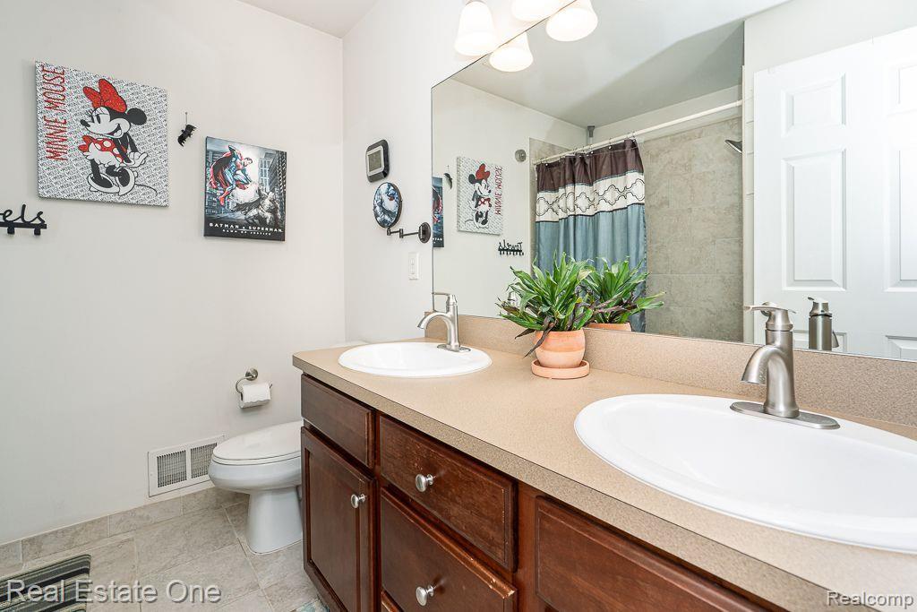 985 Monterey Lane, Rochester Hills, MI 48307 — Photo 42