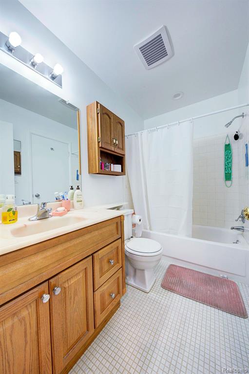 8401 18 Mile Road, Unit 167, Sterling Heights, MI 48313 — Photo 11