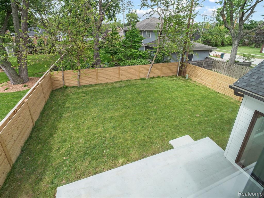 706 W HOUSTONIA Avenue, Royal Oak, MI 48073 — Photo 31