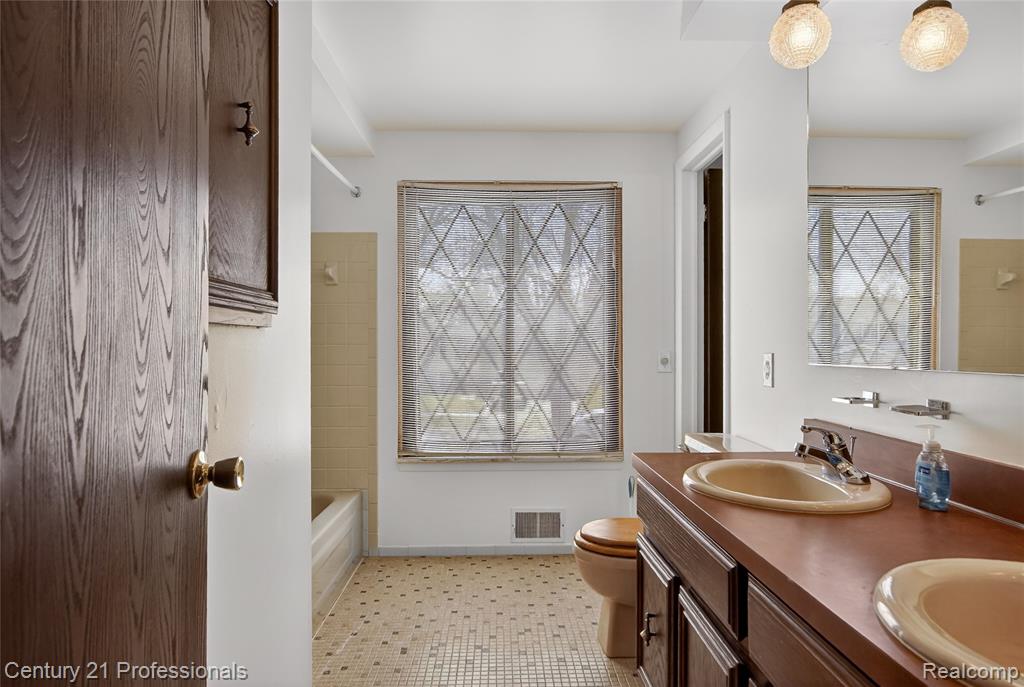 46300 Gainsborough Drive, Canton, MI, 48187