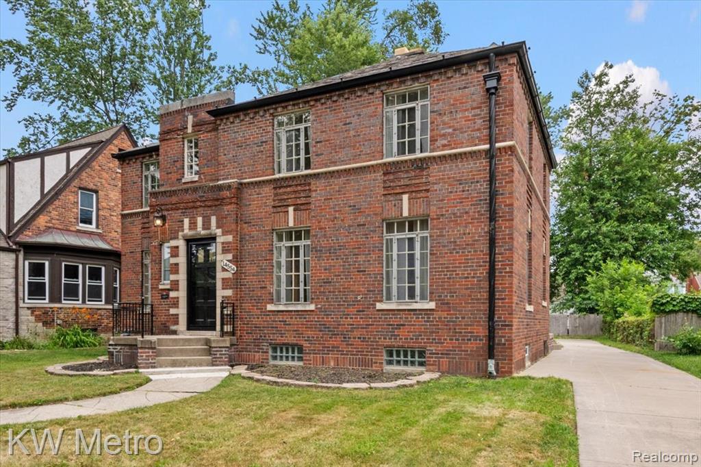 14554 Woodmont Avenue - Photo 2