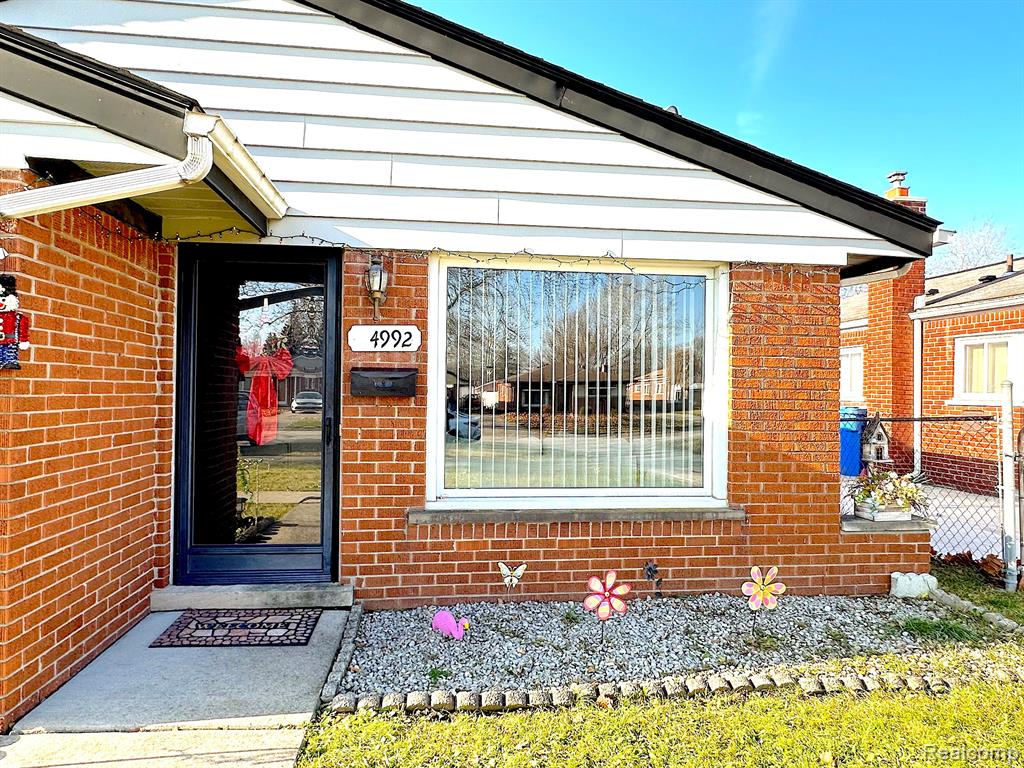 4992 MCKINLEY Street, Dearborn Heights, MI 48125 — Photo 2