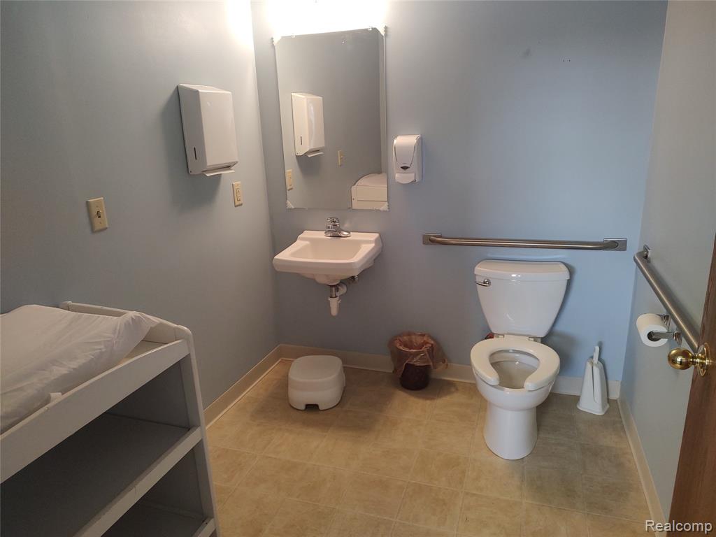 5154 Miller Road, H, Flint, MI 48507 — Photo 2