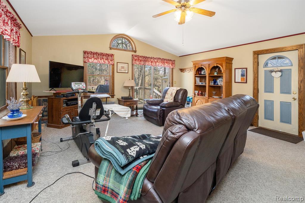 8675 Canal Road, Sterling Heights, MI 48314 — Photo 16