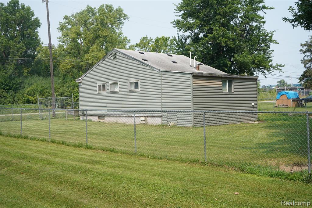 5462 Harry Street, Flint, MI 48505 — Photo 10