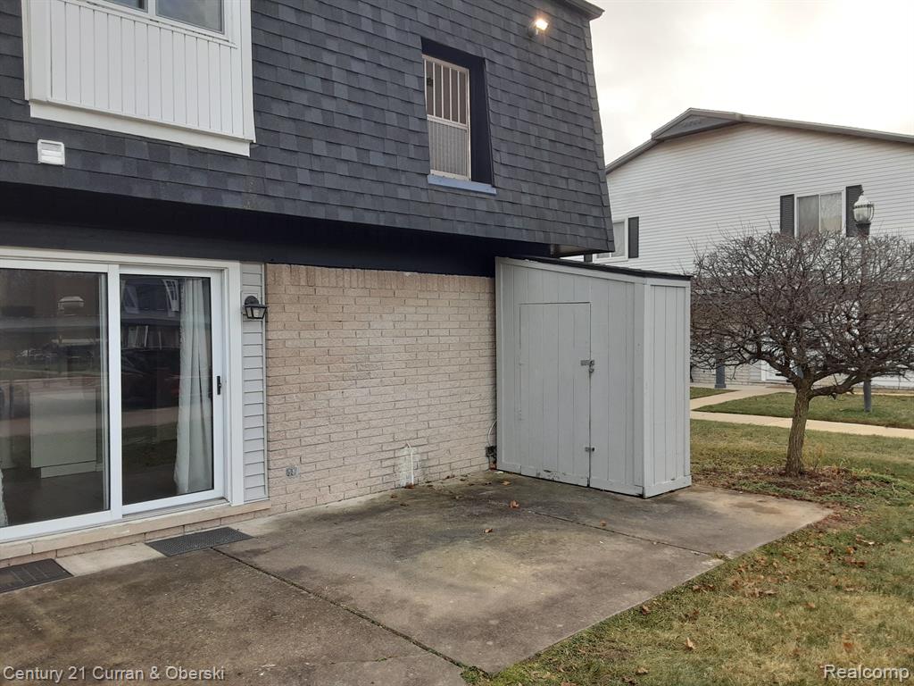 41279 S WOODBURY GREEN Drive, Belleville, MI 48111 — Photo 8