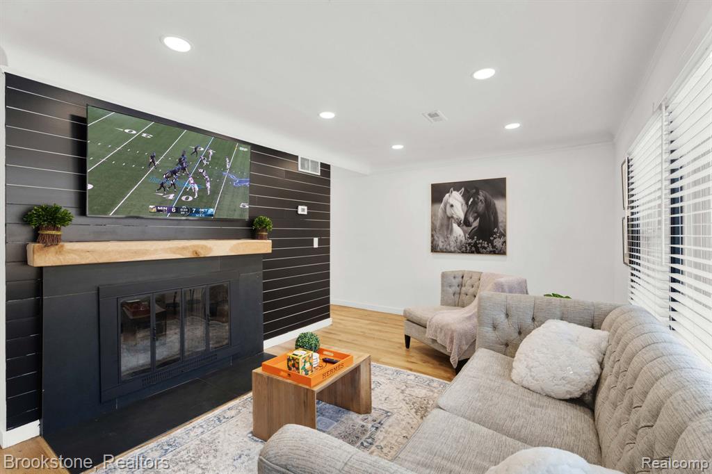16046 W 13 Mile Road, Beverly Hills, MI 48025 — Photo 9