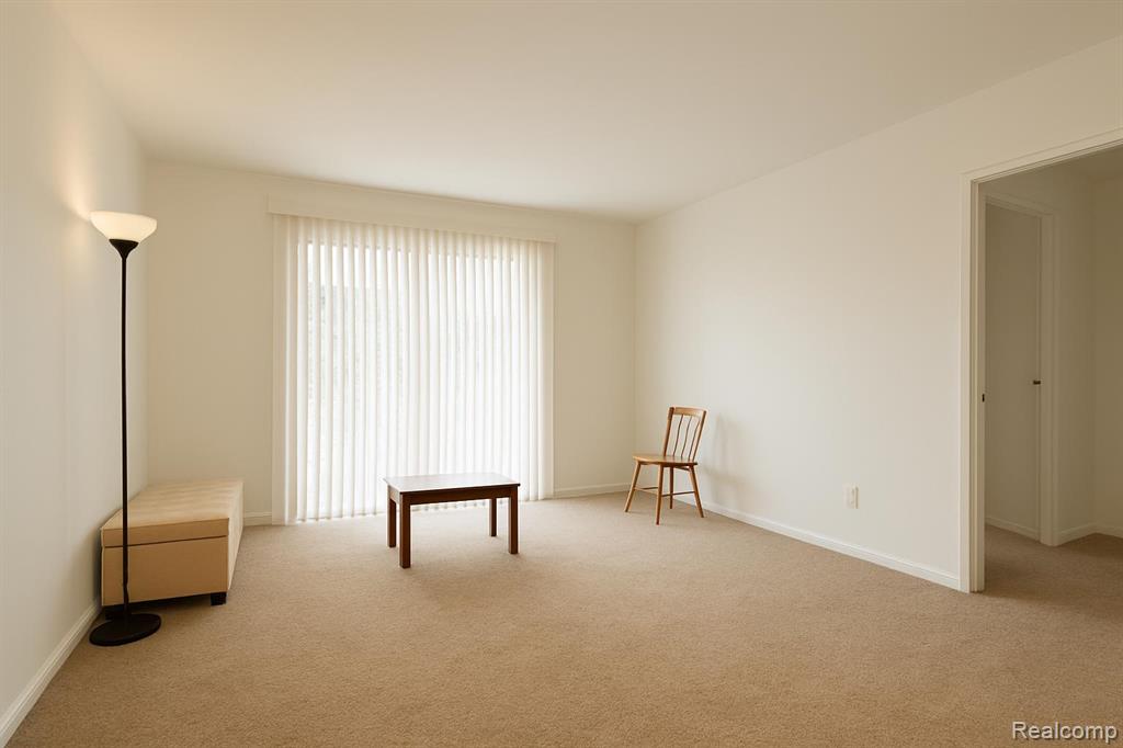 833 Bloomfield Village Boulevard, D, Auburn Hills, MI 48326 — Photo 2