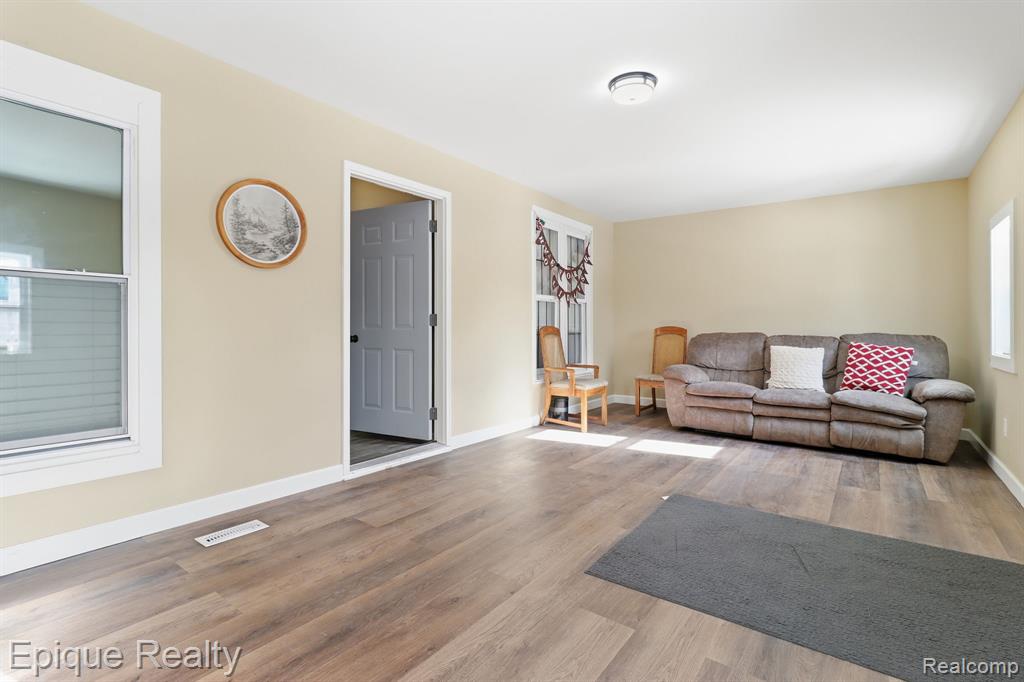 48 Augusta Avenue, Pontiac, MI 48341 — Photo 2