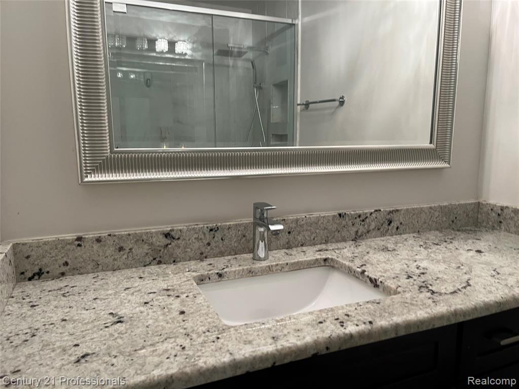 5720 Beauchamp, West Bloomfield, MI — Photo 8