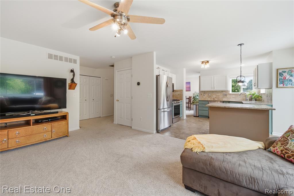 8576 Barrington Drive, Ypsilanti, MI 48198 — Photo 14