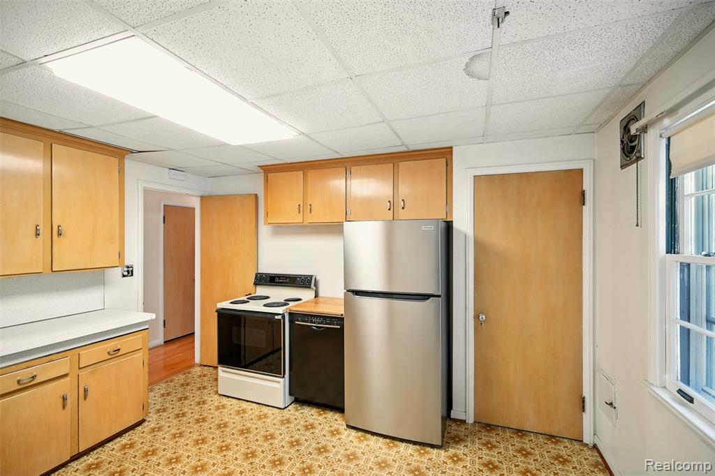 826 Shoreham Road, Grosse Pointe Woods, MI 48236 — Photo 11