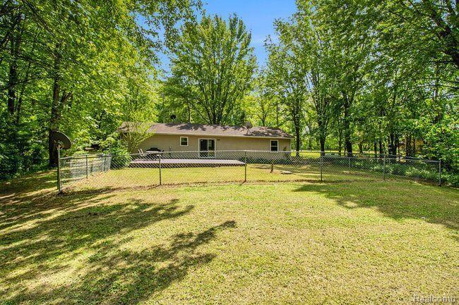 8696 Sargent Road, Fowlerville, MI 48836 — Photo 5