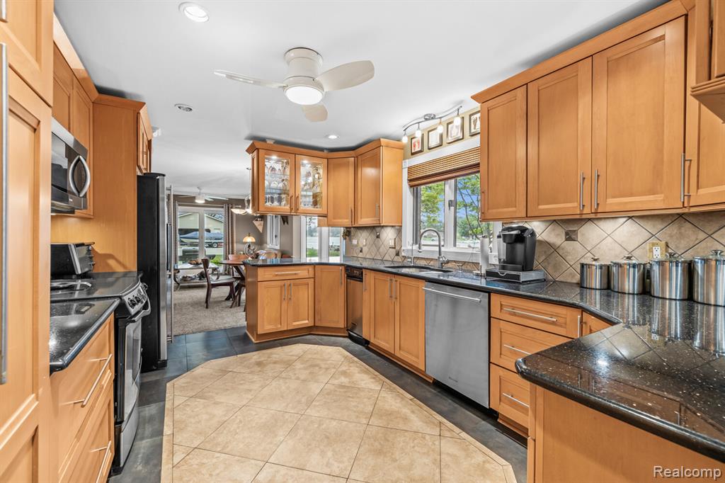 4178 Chevron Drive, Highland, MI 48356 — Photo 14