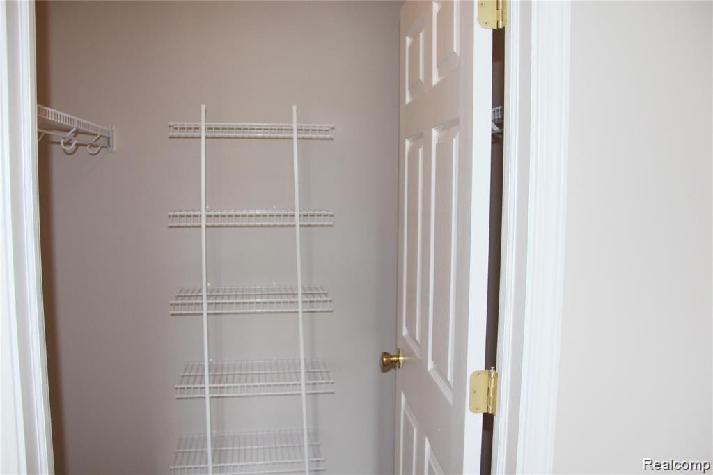 4428 Berkshire Dr, Sterling Heights, MI 48314 — Photo 15