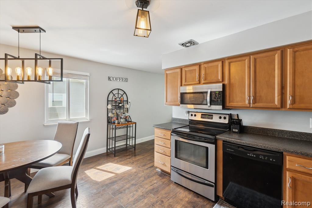 6279 Woodsdale Drive, Grand Blanc, MI 48439 — Photo 14