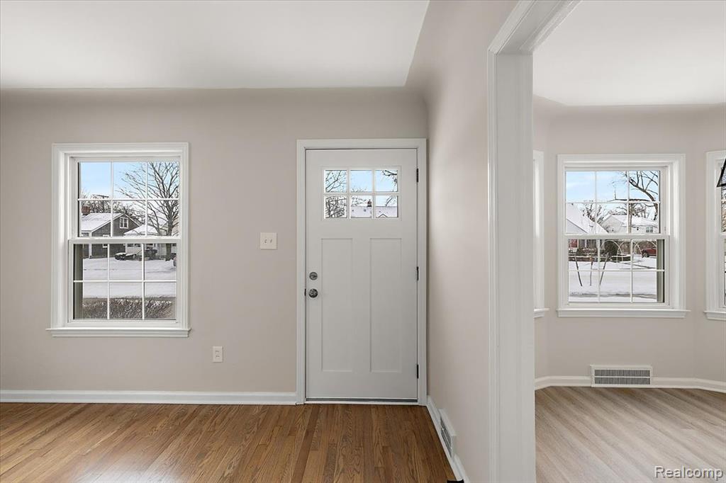 852 Cambridge Road, Berkley, MI 48072 — Photo 8