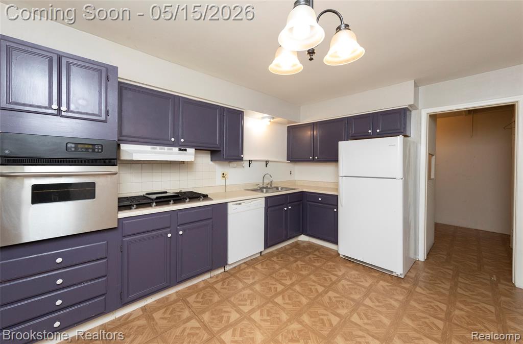 250 NOBLE, Milford, MI 48381 — Photo 12