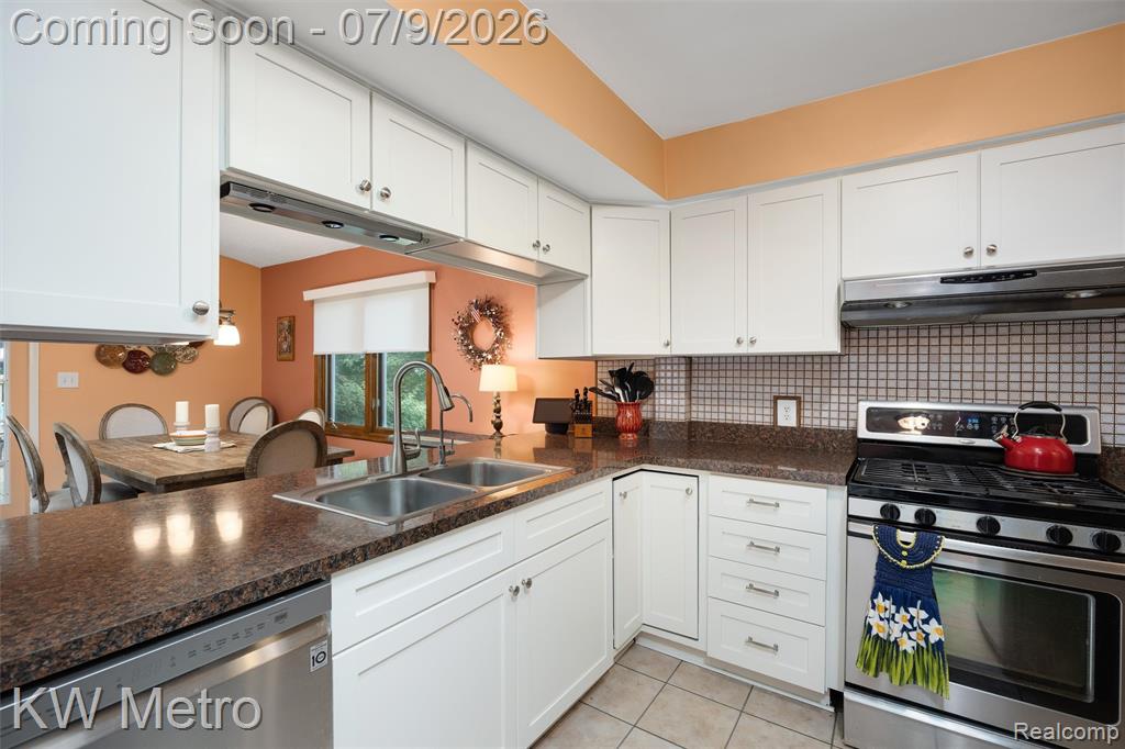 20665 Woodcrest Street, Harper Woods, MI 48225 — Photo 25