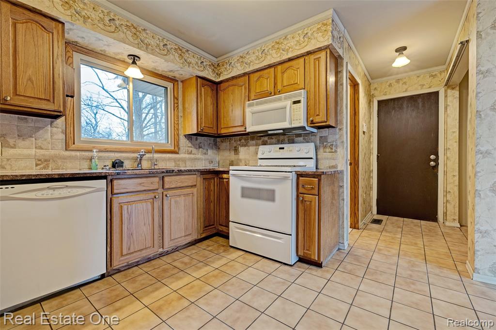 5307 Metamora Road, Metamora, MI 48455 — Photo 17