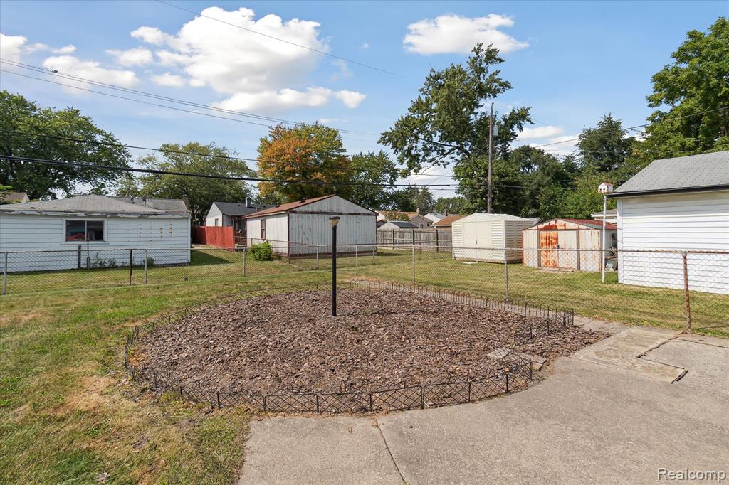 8326 Elm Street, Taylor, MI 48180 — Photo 28