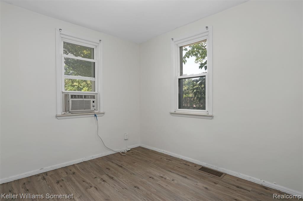 664 Emerson Avenue, Pontiac, MI 48340 — Photo 16