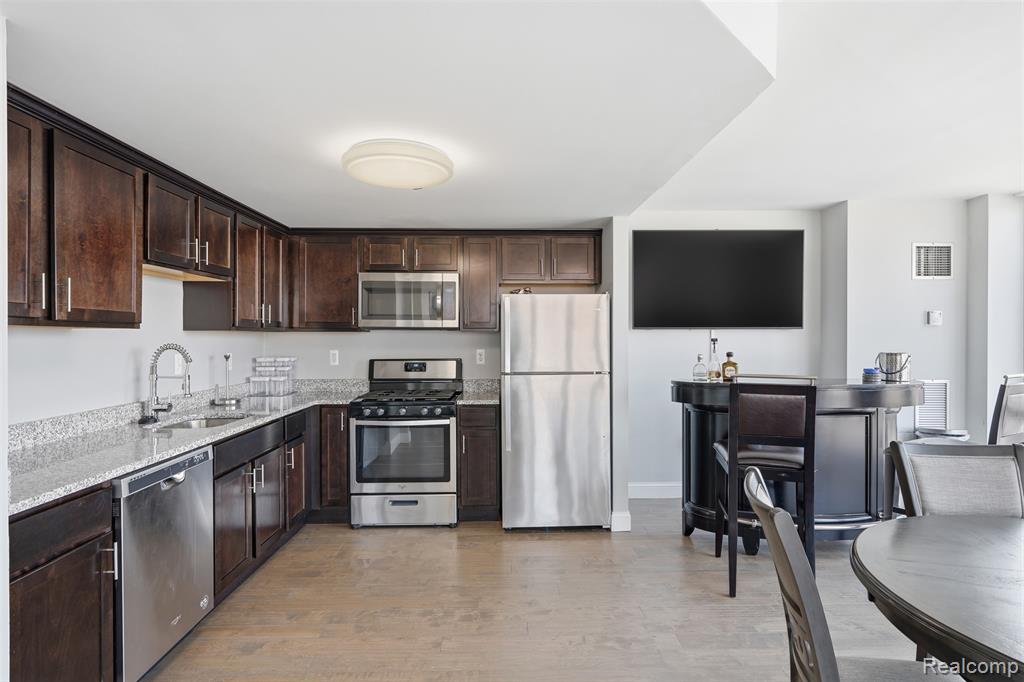 250 E Harbortown Drive, 404, Detroit, MI 48207 — Photo 13