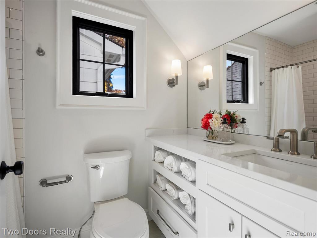 820 OAKRIDGE Avenue, Royal Oak, MI 48067 — Photo 52