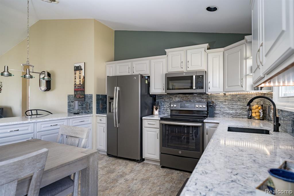 2941 Silverhill Drive, Waterford, MI 48329 — Photo 21