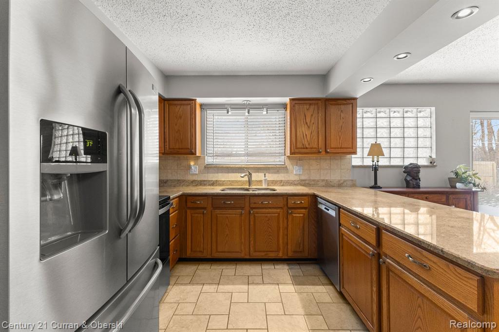4051 JOHNSON Drive, Sterling Heights, MI 48310 — Photo 17
